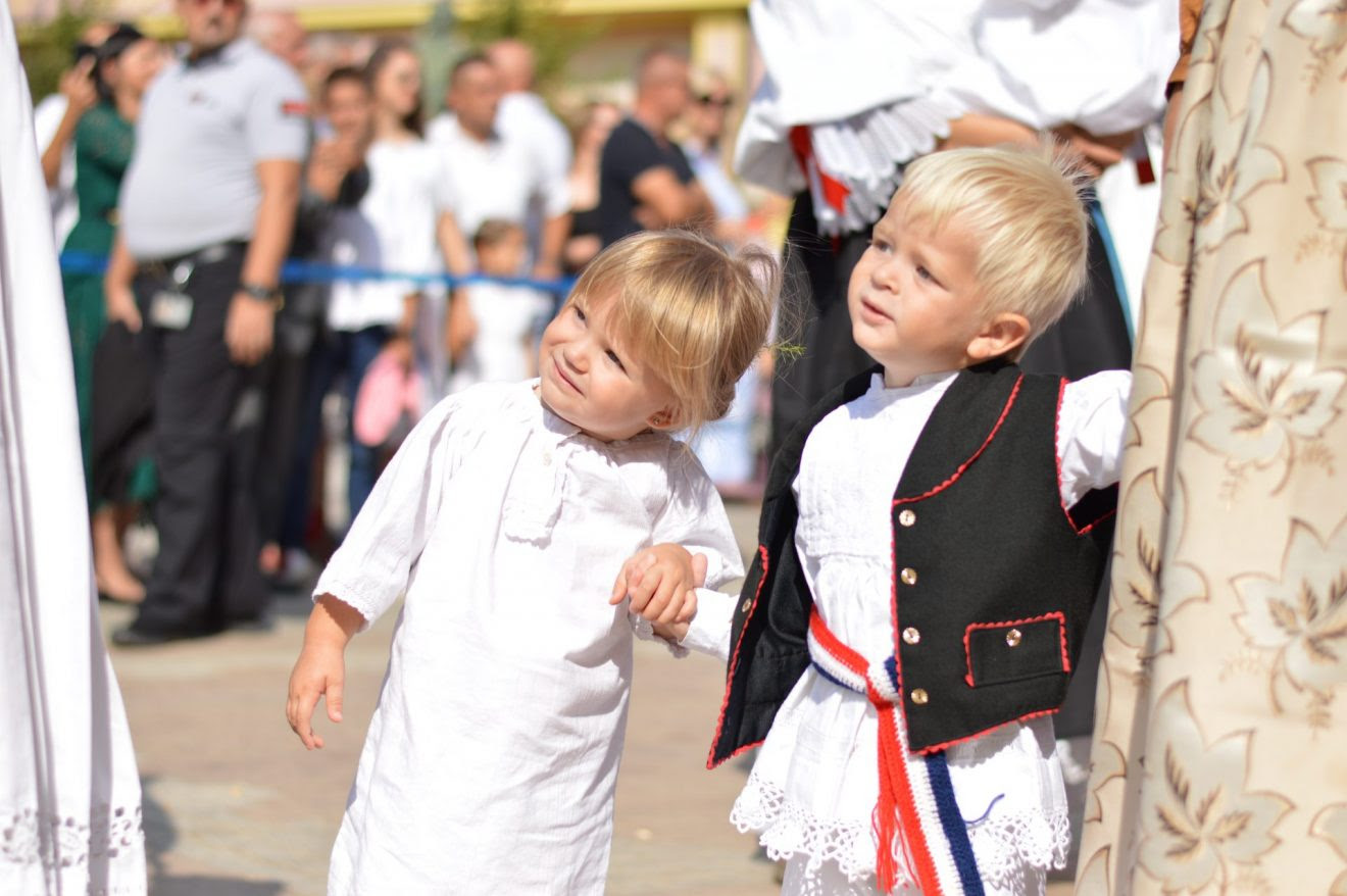 Dođite nam nek nas ima, pod lampom u Vinkovcima