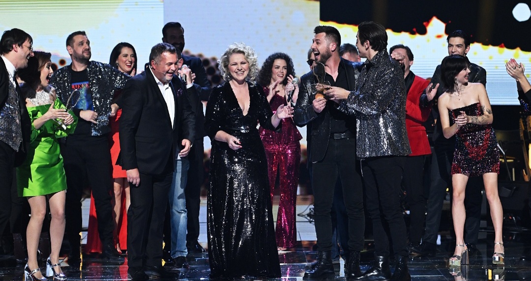 U novogodišnjem izdanju „Zvijezde pjevaju“ dva pobjednička para