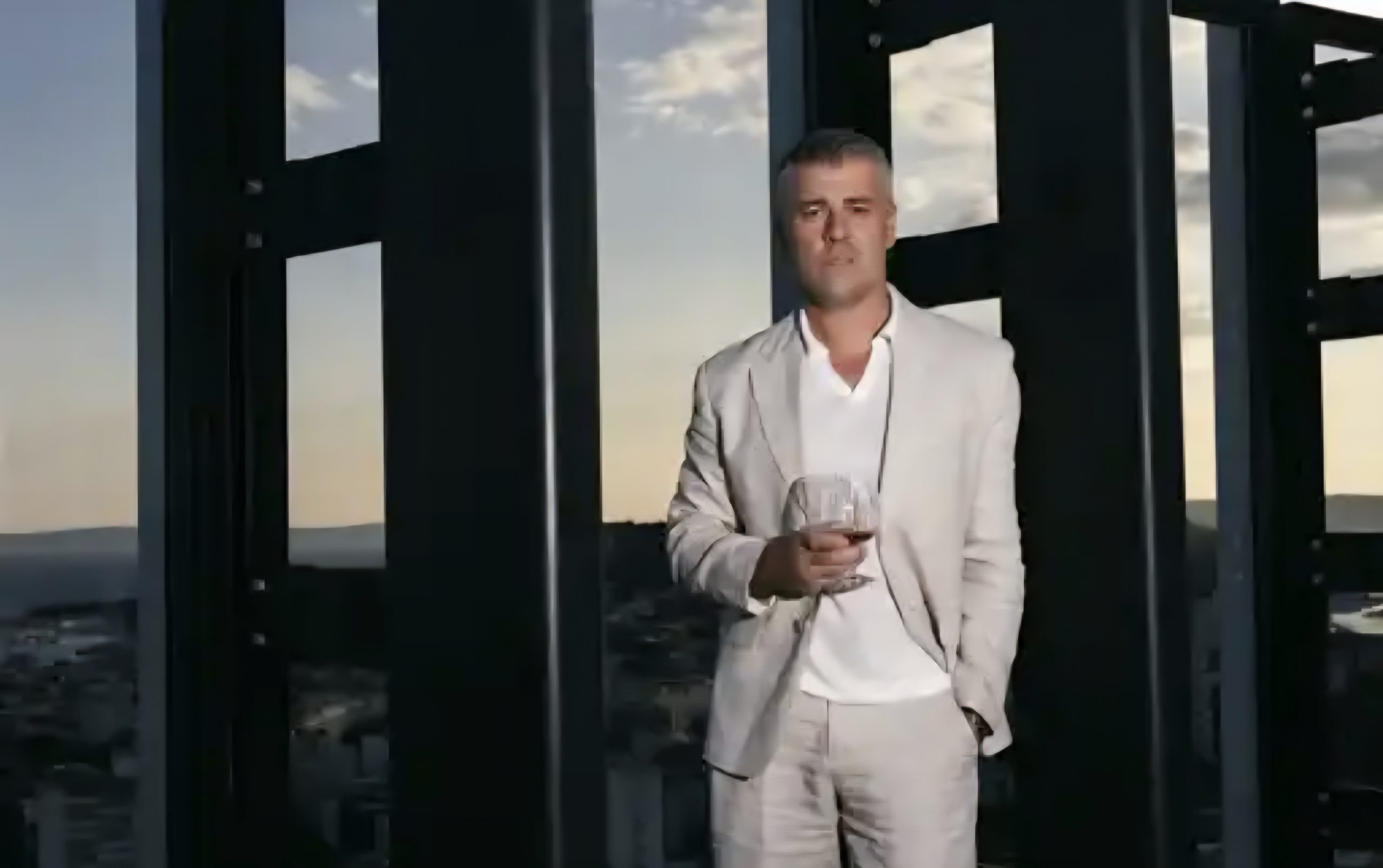 Josip Ivančić emotivnom pjesmom “Krštenje” dirnuo srca: Moćna posveta obitelji, korijenima i povratku domu