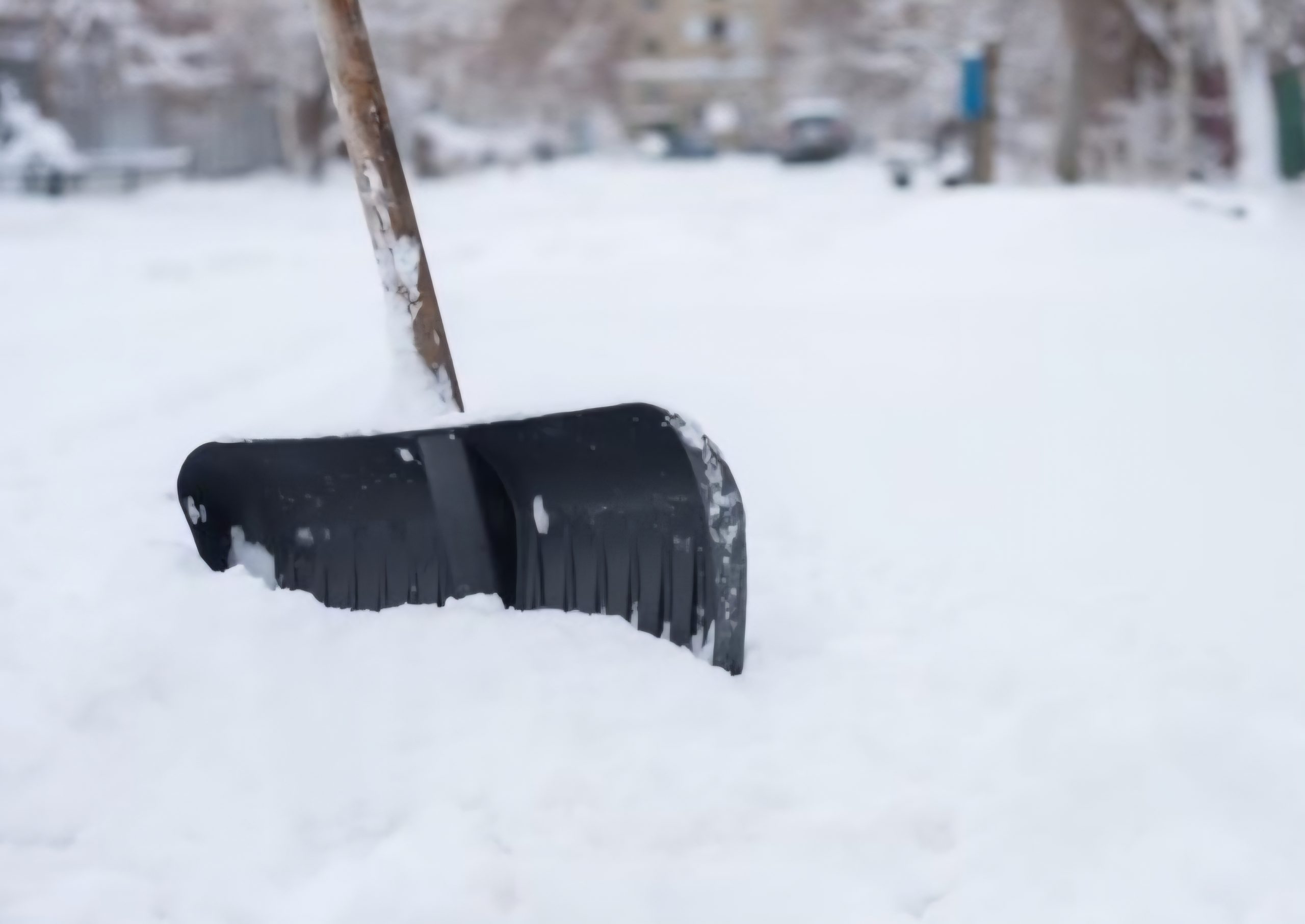 Snijeg pod lopatom: korisna zimska aktivnost ili skriveni rizik za zdravlje?