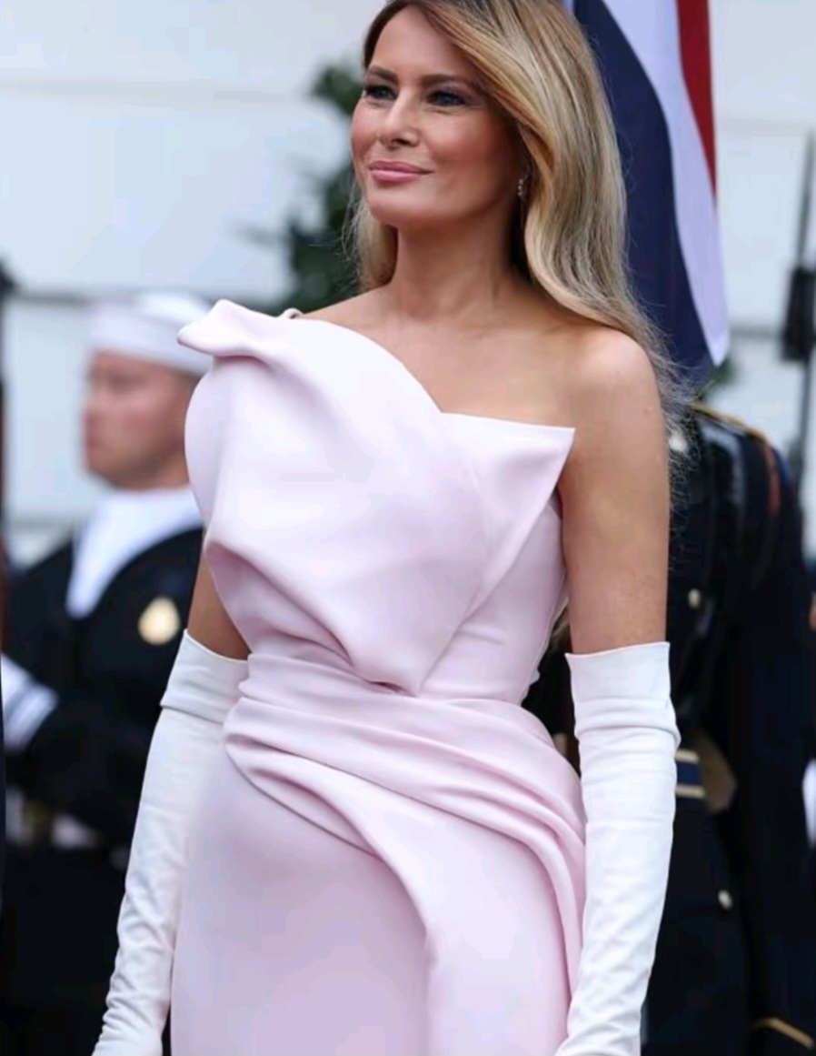 Melania Trump zasjala u Dior haljini na državnoj večeri u čast kralja Charlesa