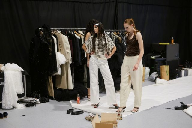 Larie backstage_03
