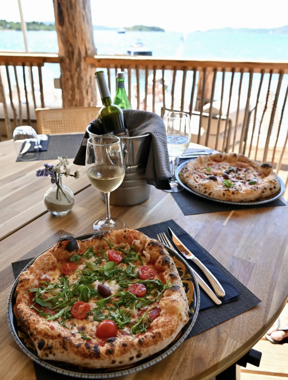 Pizzeria Tečer otvorila vrata na Čiovu: Nova mediteranska destinacija koja spaja vrhunsku gastronomiju, dizajn i nezaboravne zalaske sunca