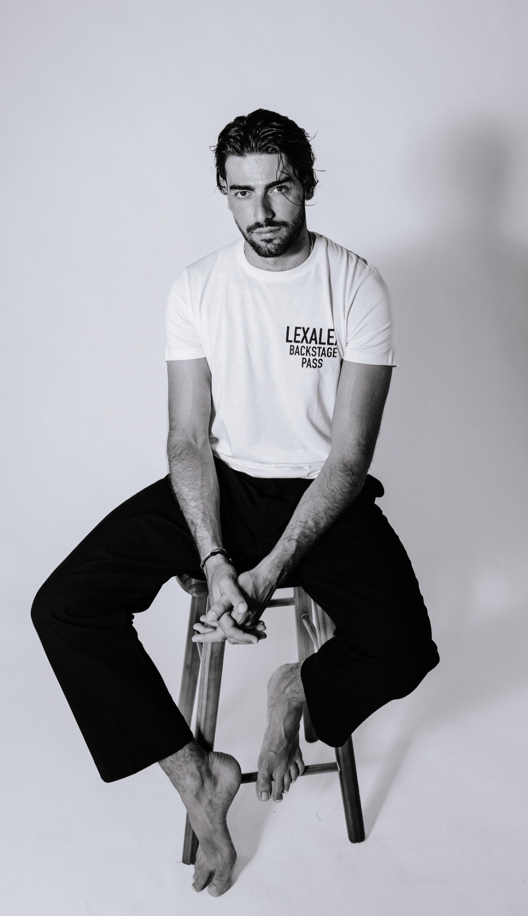 LEXALEX STUDIO x ŠIME ELEZ predstavlja modni portret na temu: Zašto su muške majice ženama najomiljenije?