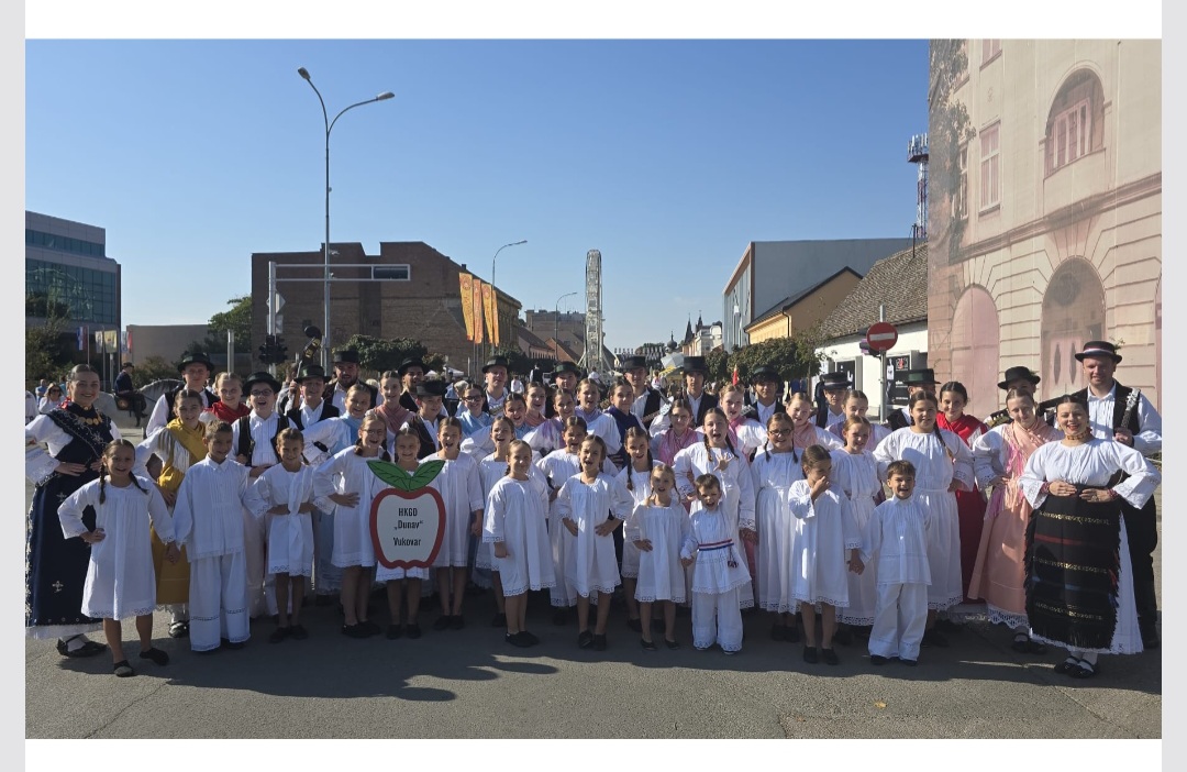 1800 malih čuvara tradicije ispunilo ulice Vinkovaca pjesmom i plesom