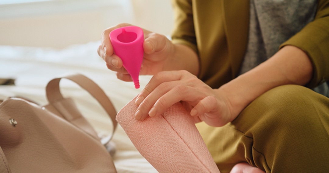 Zaboravite na sram: Zašto nošenje menstrualne čašice u torbici nije zločin
